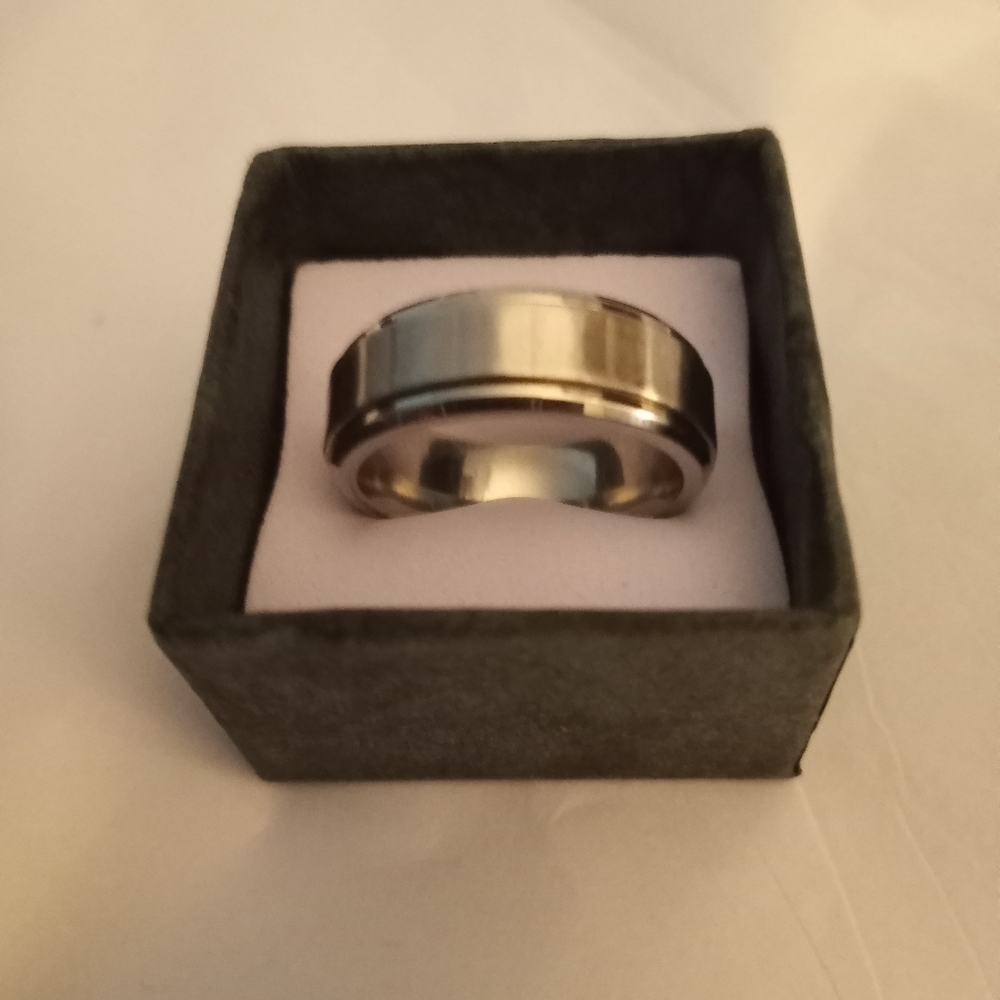 Unisex Silver spin ring.  Size 10.